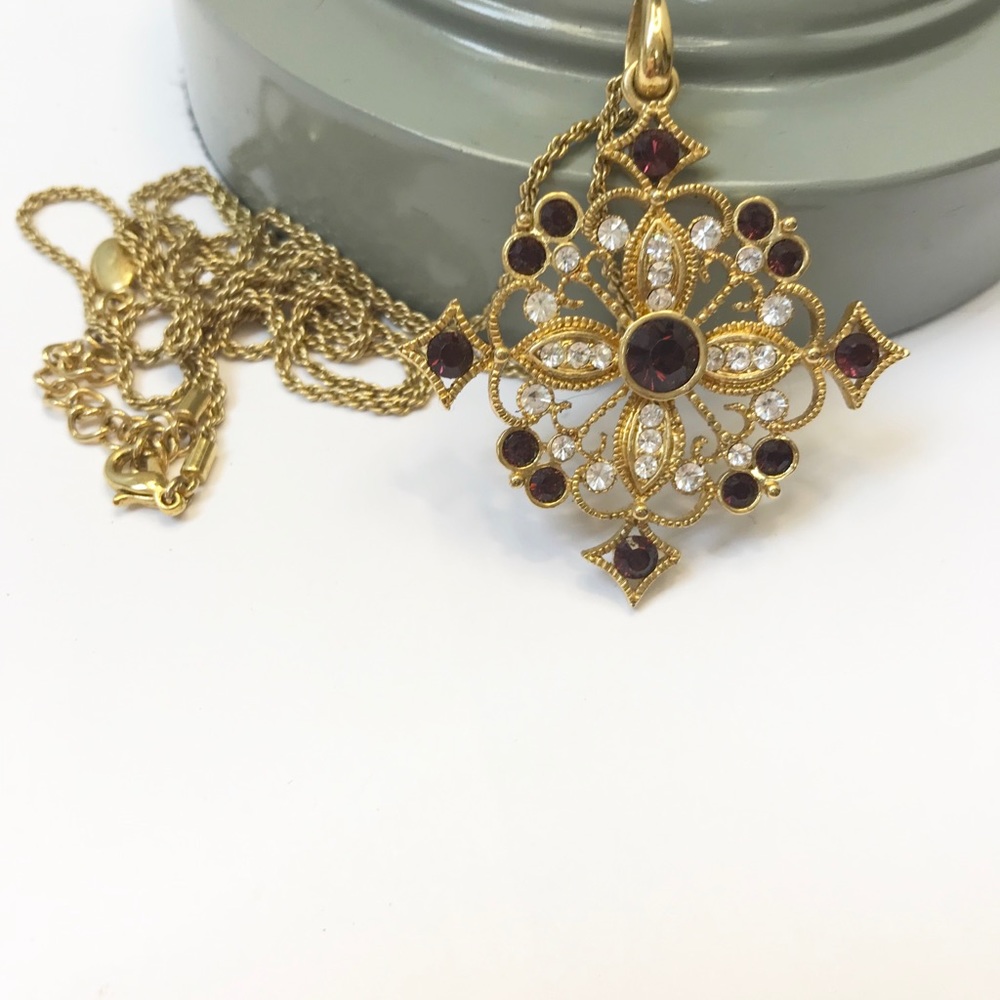 💎✨Statement Red and White Crystal Necklace💎✨